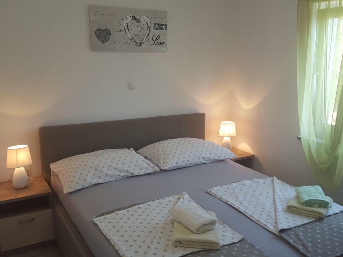 Apartmani Slavica Ραμπ Εξωτερικό φωτογραφία