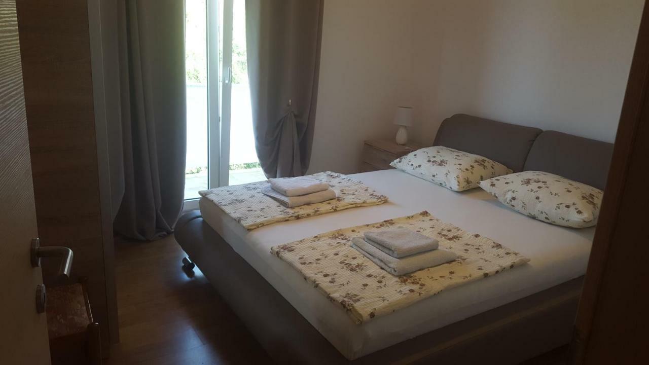 Apartmani Slavica Ραμπ Εξωτερικό φωτογραφία